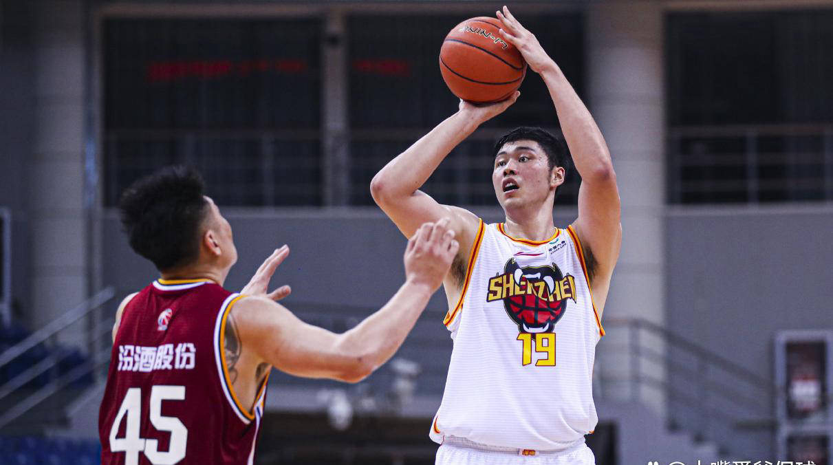 李月汝前男友赵义明踏上NBL篮球生涯 分手后两人事业南辕北辙