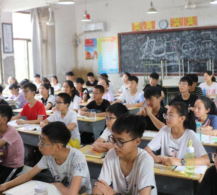 学校强制剪发，合理、合法吗？